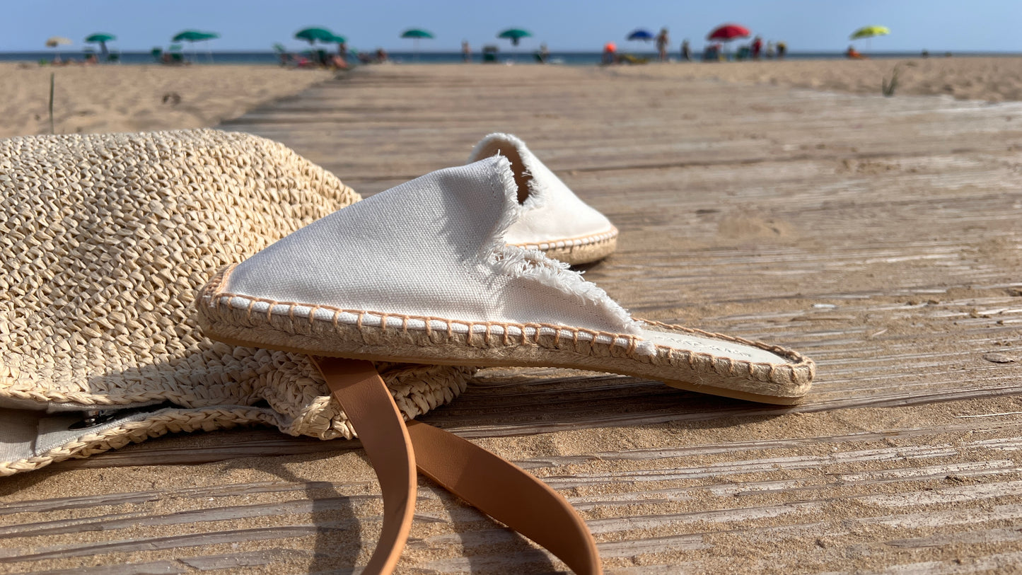 MONTEROSSO - Espadrilles Frauen ausgefranste Pantolette